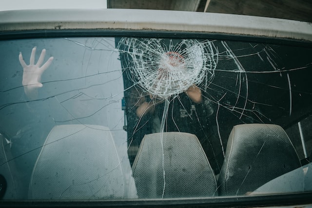 Côte d'Ivoire : Que couvre la garantie bris de glaces en assurance automobile ?